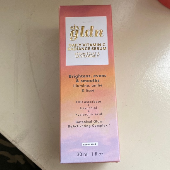 new in box Six Gldn Daily Vitamin C Radiance Serum, Brightening Serum, 1 Oz - Picture 1 of 1